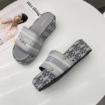 Thick sole slippers for women