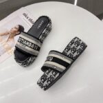 Thick sole slippers for women - Image 2